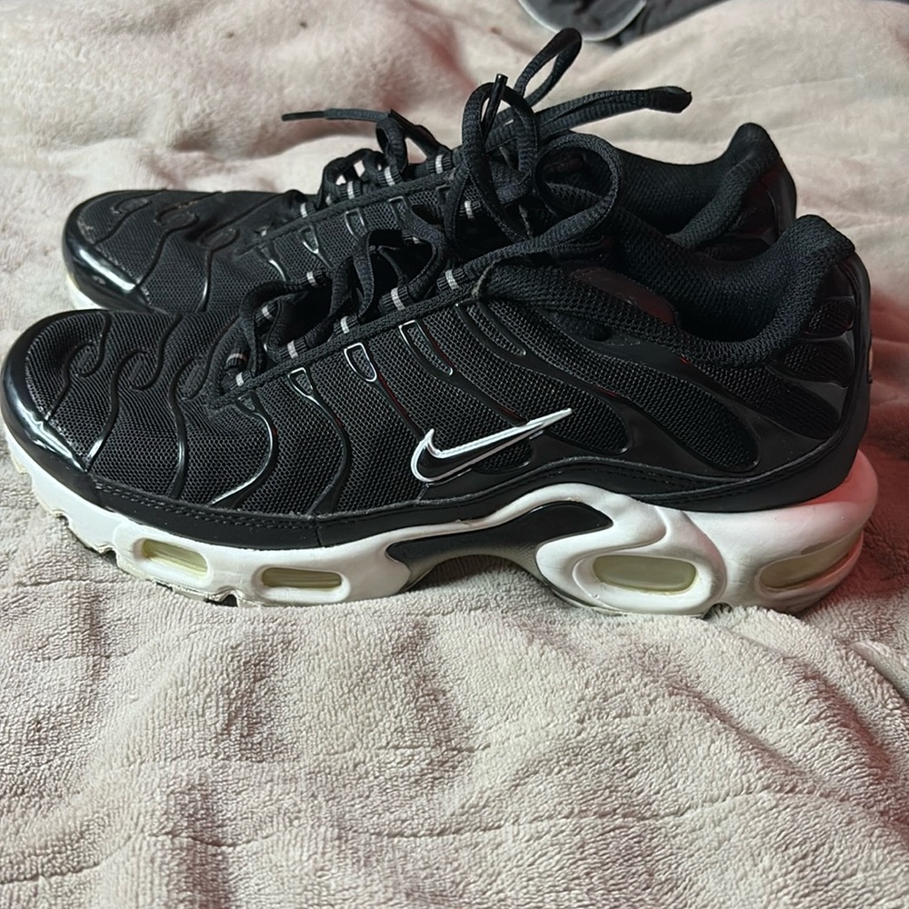 Nike Black and White Women's Shoes